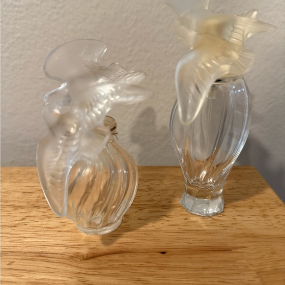 2 empty L'Air du Temps by Nina Ricci perfume glass bottles with bird lids - Picture 1 of 14